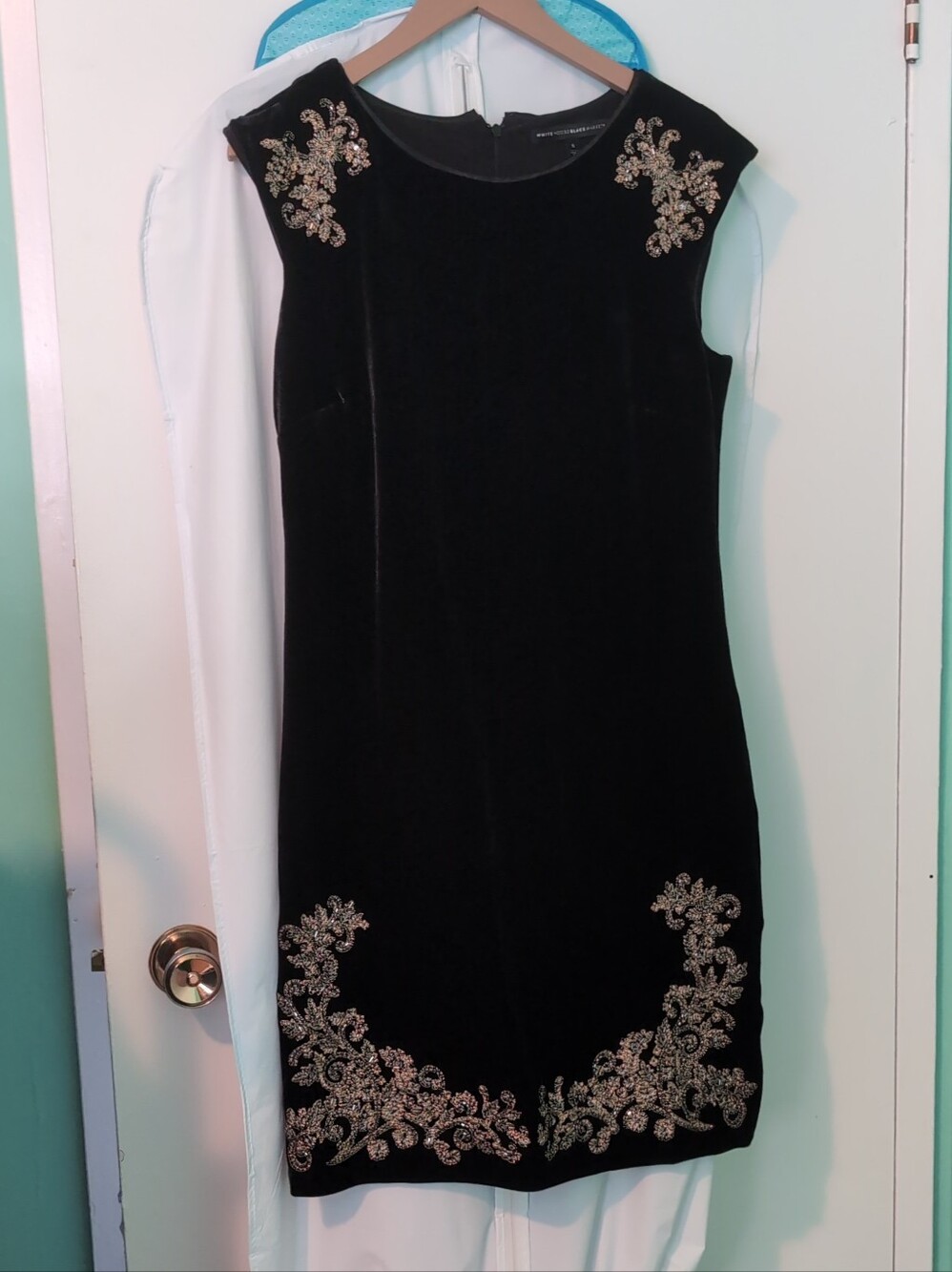 🍁WHITE HOUSE BLACK MARKET Black Velvet Embroidered Shift Dress Gold Bead VELOUR